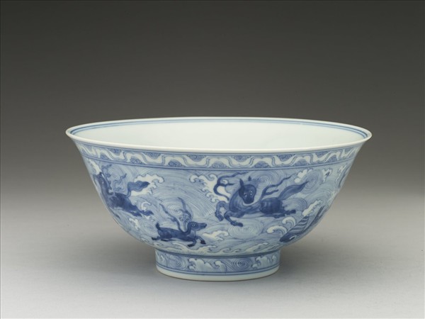 青花波濤海獸紋碗