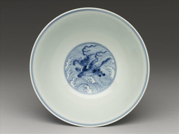 青花波濤海獸紋碗