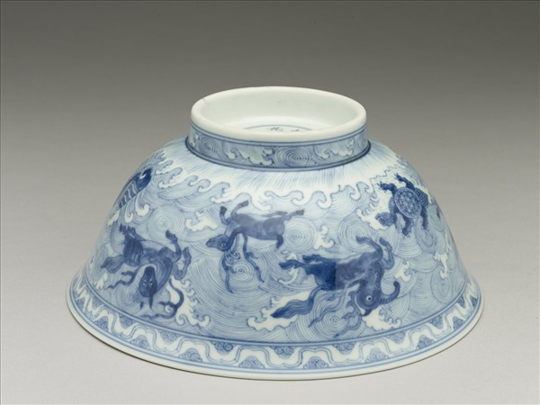 青花波濤海獸紋碗