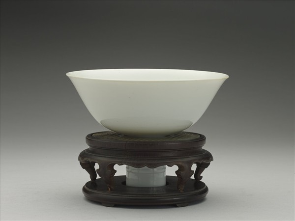 官窯 甜白八寶高足碗 (附鑲玉璧木座)