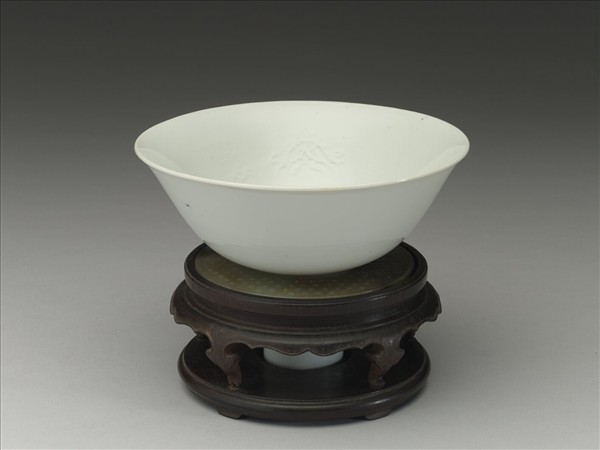 官窯 甜白八寶高足碗 (附鑲玉璧木座)