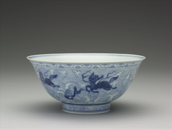 青花波濤海獸紋碗