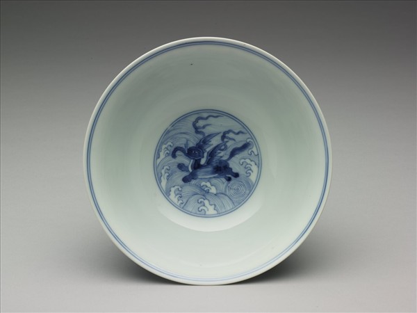 青花波濤海獸紋碗