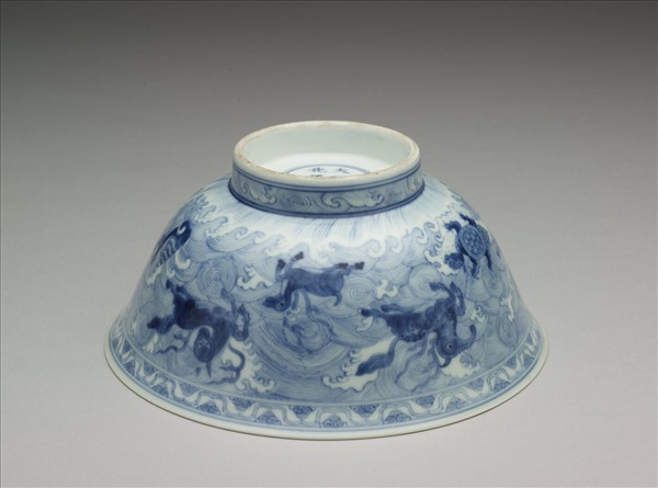 青花波濤海獸紋碗