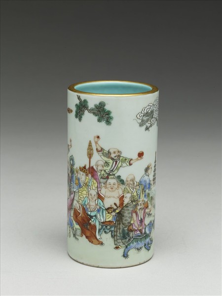 粉彩十八羅漢紋筆筒