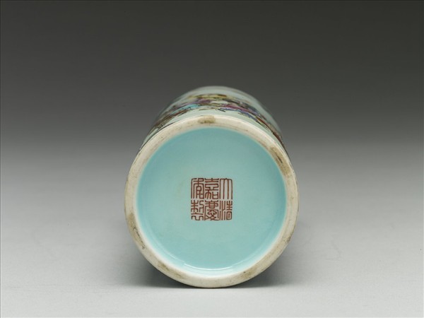 粉彩十八羅漢紋筆筒