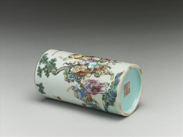 粉彩十八羅漢紋筆筒