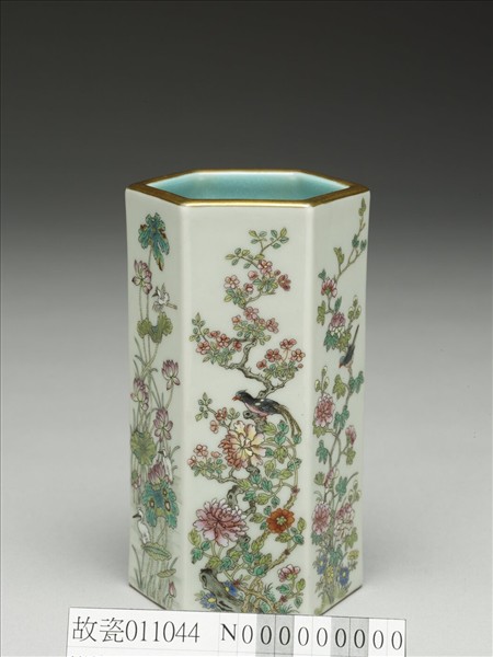 粉彩花鳥紋六方筆筒