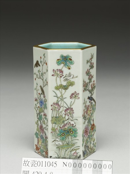 粉彩花鳥紋六方筆筒