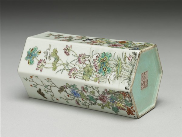 粉彩花鳥紋六方筆筒