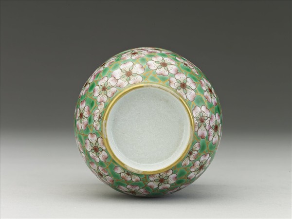 綠地粉彩梅花紋渣斗