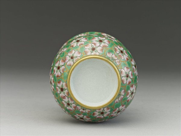 綠地粉彩梅花紋渣斗