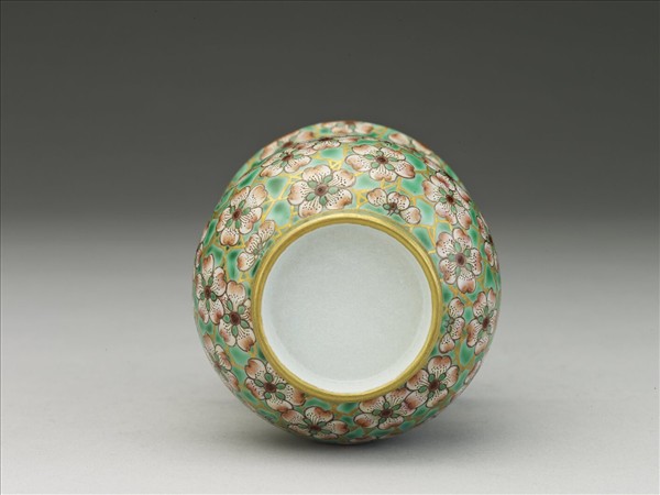 綠地粉彩梅花紋渣斗