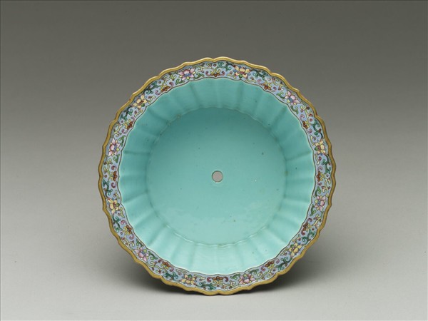 粉彩蓮瓣式花盆