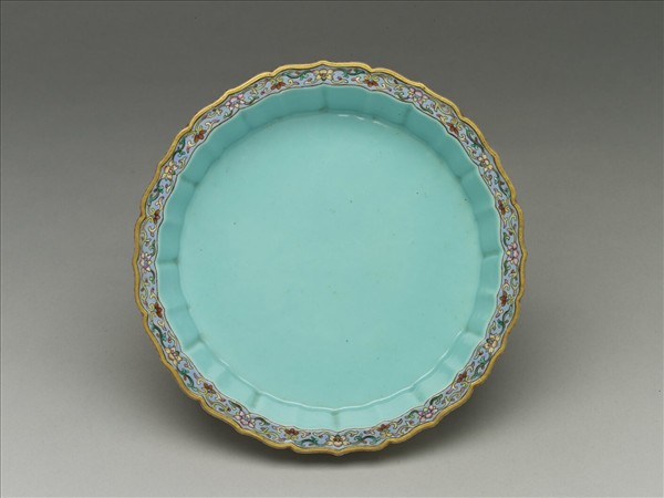 粉彩蓮瓣式盆托