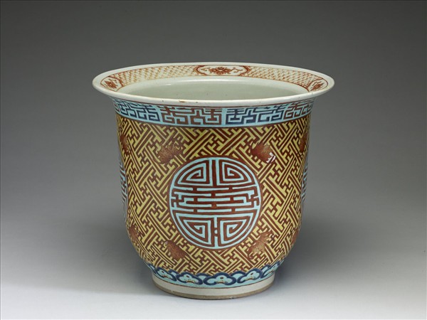 粉彩黃地福壽紋盆