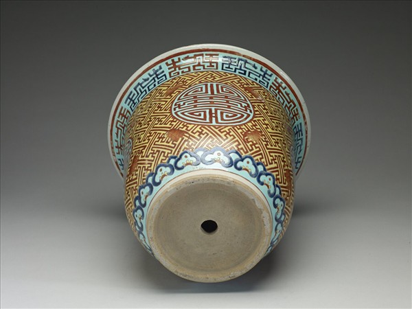 粉彩黃地福壽紋盆