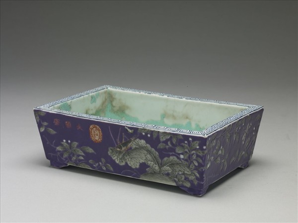 「大雅齋」款紫地墨花卉紋長方盆