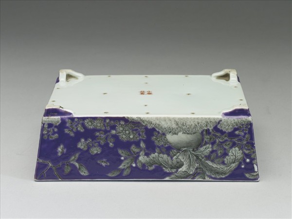 「大雅齋」款紫地墨花卉紋長方盆