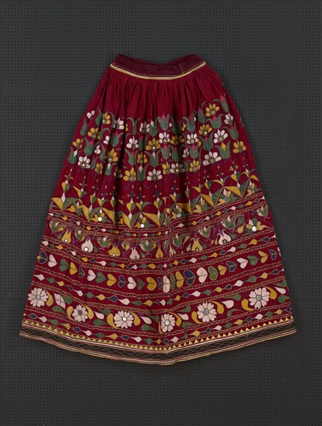 印度 赭紅地花卉紋刺繡裙