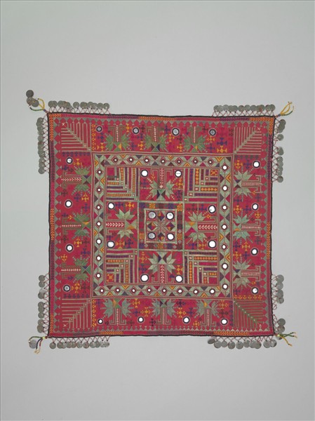 巴基斯坦 幾何紋綴飾小圓鏡刺繡方巾