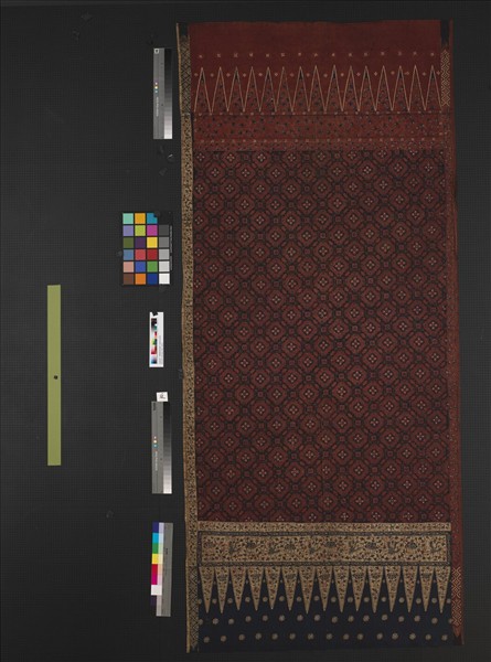 印尼 深藍地菱格花頓邦紋邊飾裙布