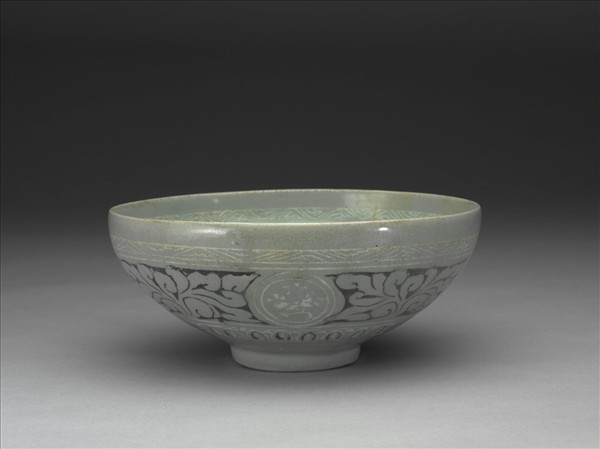 韓國 高麗時代 青瓷象嵌花蝶鳥紋碗