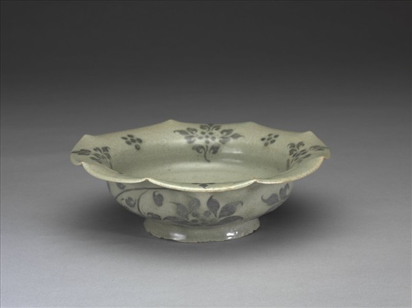 韓國 高麗時代 青瓷鐵繪牡丹紋花口缽