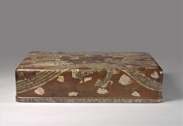 韓國 嵌螺鈿龍紋衣箱
