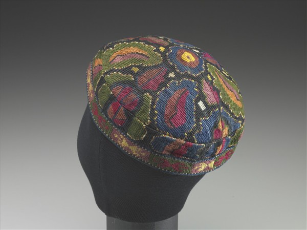 烏茲別克 黑地花卉紋刺繡圓帽