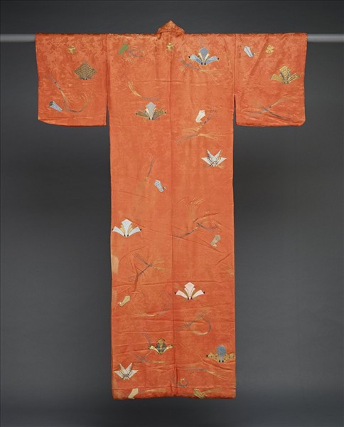 日本 紅地紙鶴紋刺繡外袍（打掛）