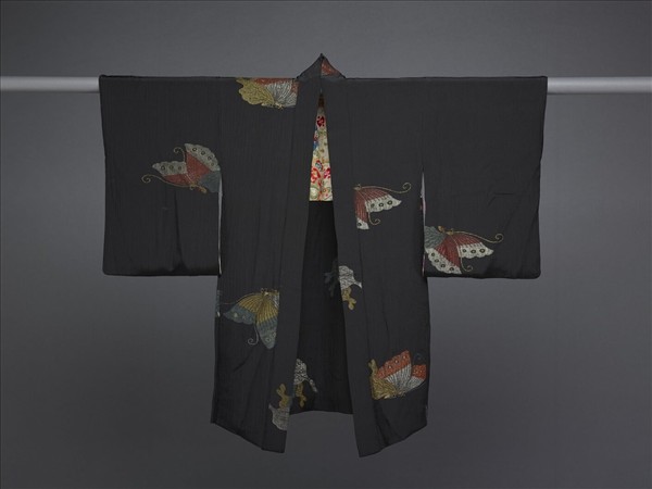 日本 黑地彩蝶紋外套（羽織）