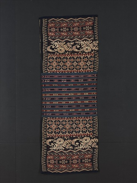 印尼 黑地花卉紋伊卡筒裙