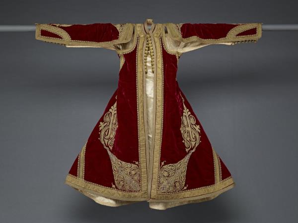 土耳其 紅地絲絨金線剌繡外袍