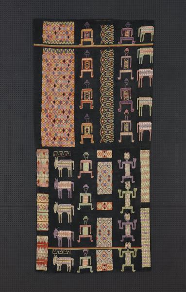 印尼 黑地多彩人物、動物及幾何紋織錦筒裙