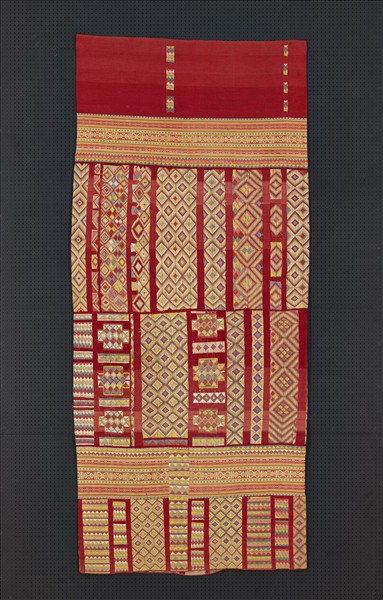 印尼 紅地幾何紋織錦筒裙