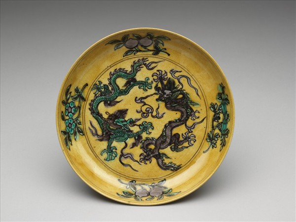 素三彩黃地花果龍紋盤