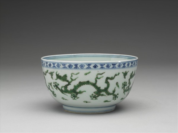 青花綠彩五龍碗