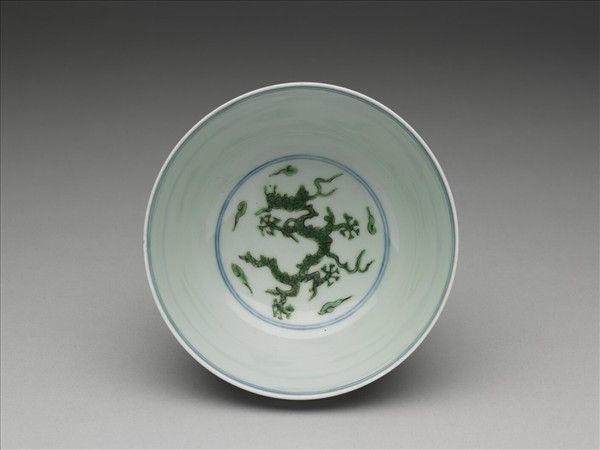青花綠彩五龍碗