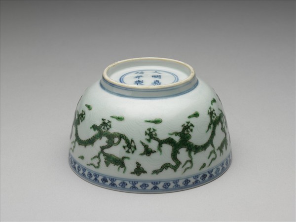 青花綠彩五龍碗