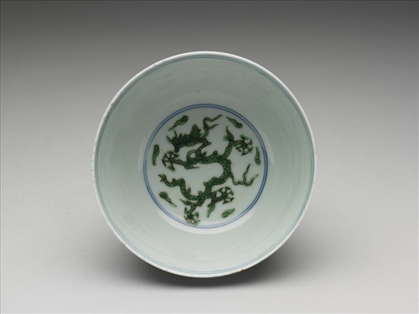 青花綠彩五龍紋碗
