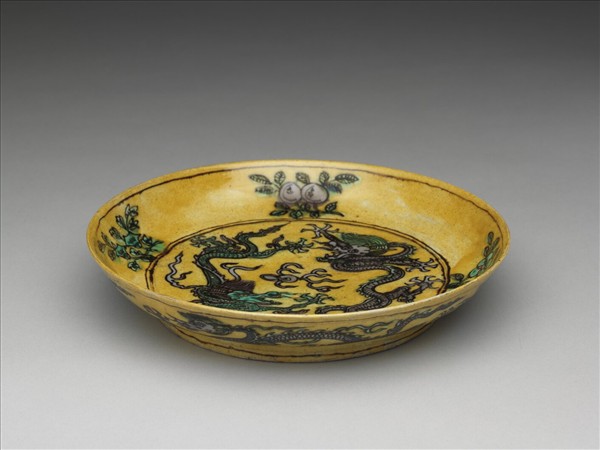 素三彩黃地花果龍紋盤