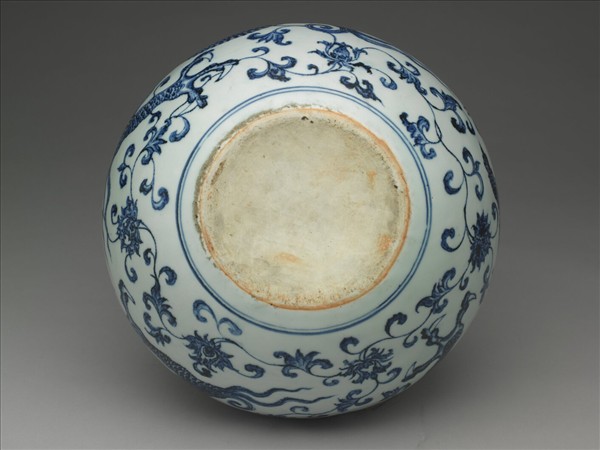 青花穿蓮龍紋天球瓶