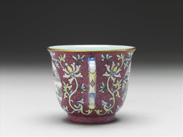 琺瑯彩紅錦地開光山水圖雙耳杯