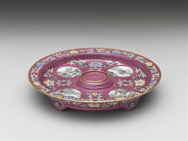 琺瑯彩紅錦地開光山水圖托盤