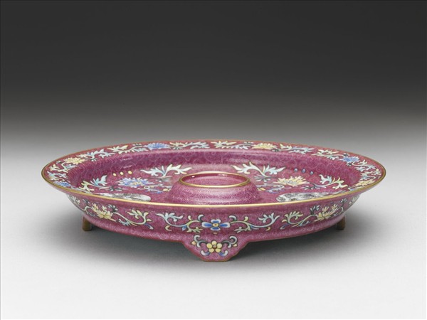 琺瑯彩紅錦地開光山水圖托盤