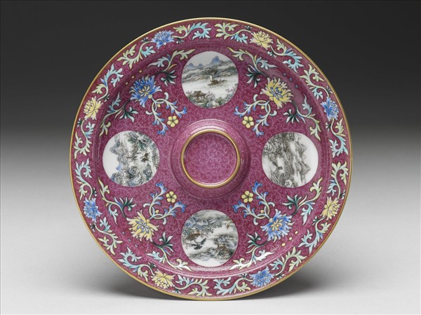 琺瑯彩紅錦地開光山水圖托盤