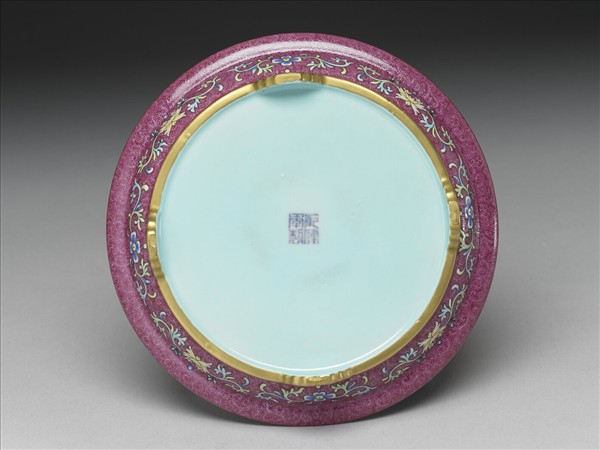 琺瑯彩紅錦地開光山水圖托盤