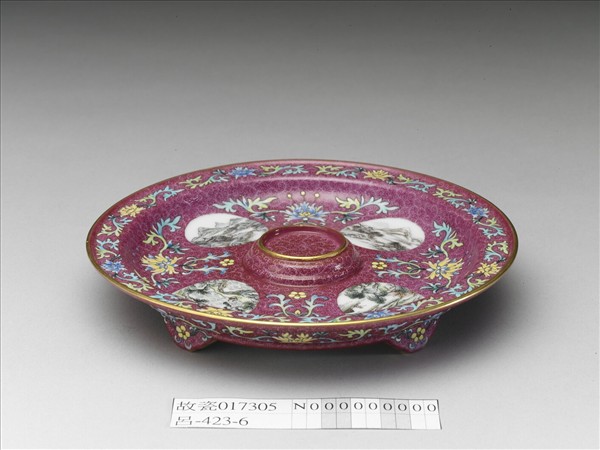 琺瑯彩紅錦地開光山水圖托盤