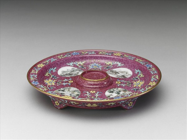 琺瑯彩紅錦地開光山水圖托盤